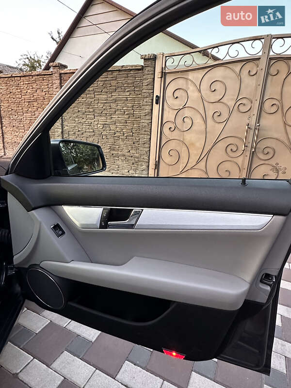 Седан Mercedes-Benz C-Class 2007 в Запорожье