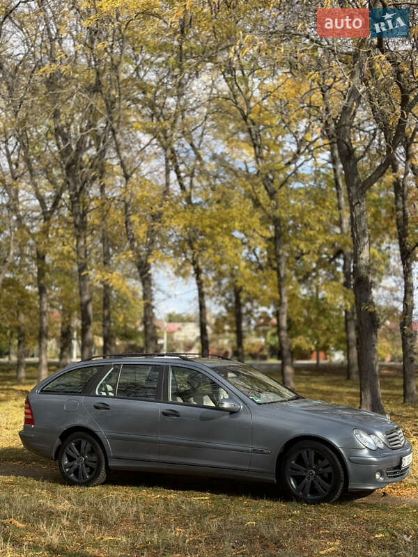 Mercedes-Benz C-Class 2004