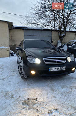 Седан Mercedes-Benz C-Class 2006 в Днепре