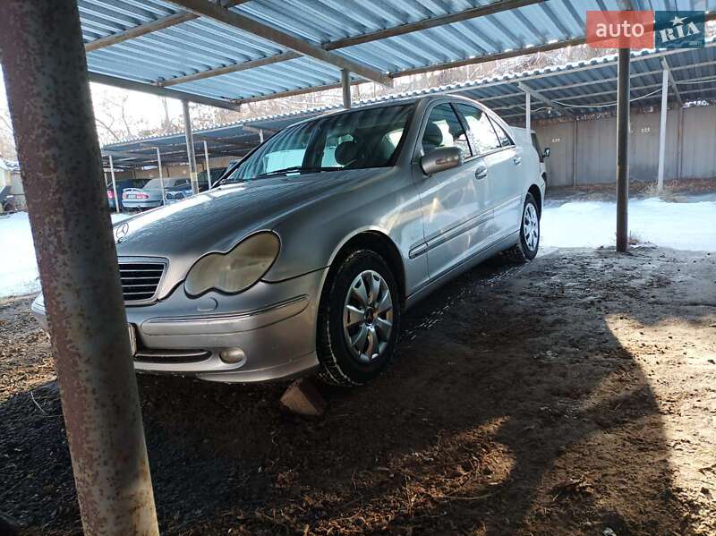 Mercedes-Benz C-Class 2003