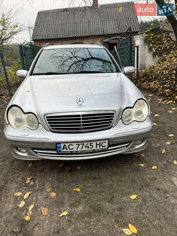 Mercedes-Benz C-Class 2004