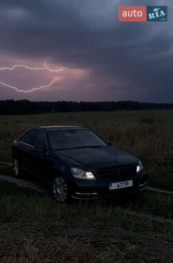 Седан Mercedes-Benz C-Class 2011 в Богуславе