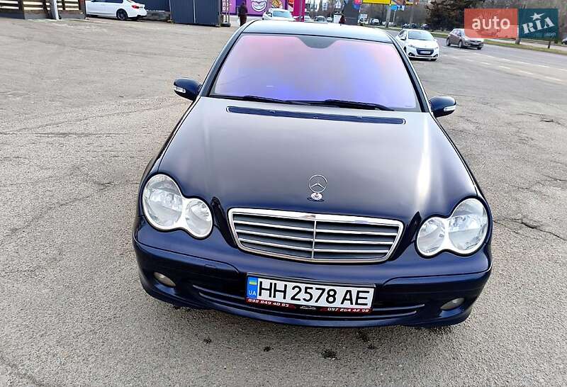 Седан Mercedes-Benz C-Class 2005 в Одессе
