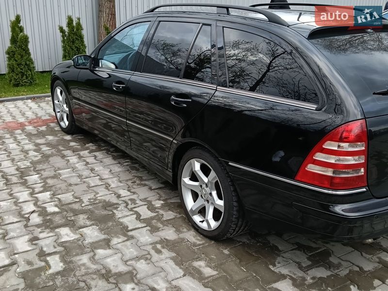 Mercedes-Benz C-Class 2005