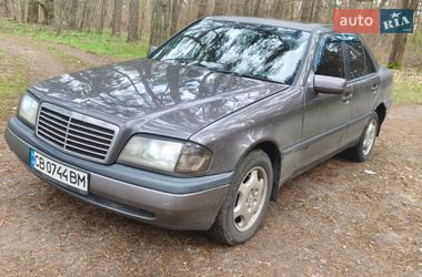 Седан Mercedes-Benz C-Class 1995 в Чернигове