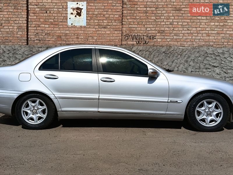 Седан Mercedes-Benz C-Class 2002 в Кривом Роге