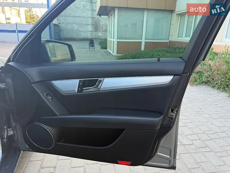 Mercedes-Benz C-Class 2009 VIN WDD2040871F458048 фото оголошення 26 з 91