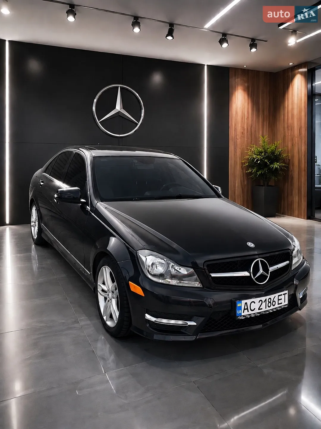 Mercedes-Benz C-Class 2012 VIN WDDGF4HB3DA785663 фото оголошення 2 з 18
