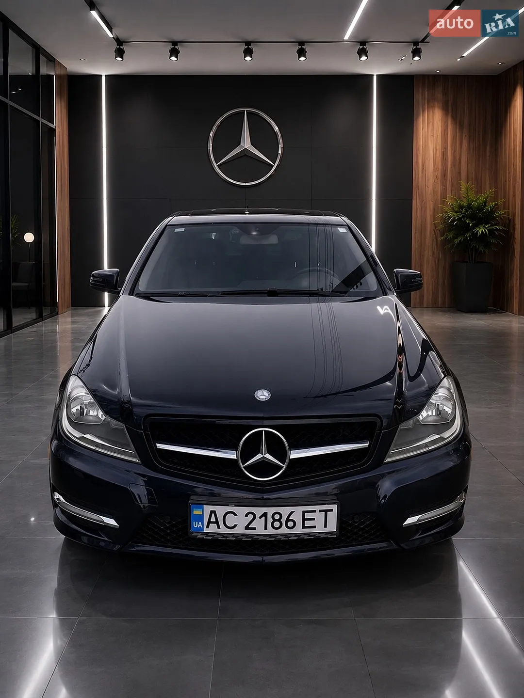 Mercedes-Benz C-Class 2012 VIN WDDGF4HB3DA785663 фото оголошення 3 з 18