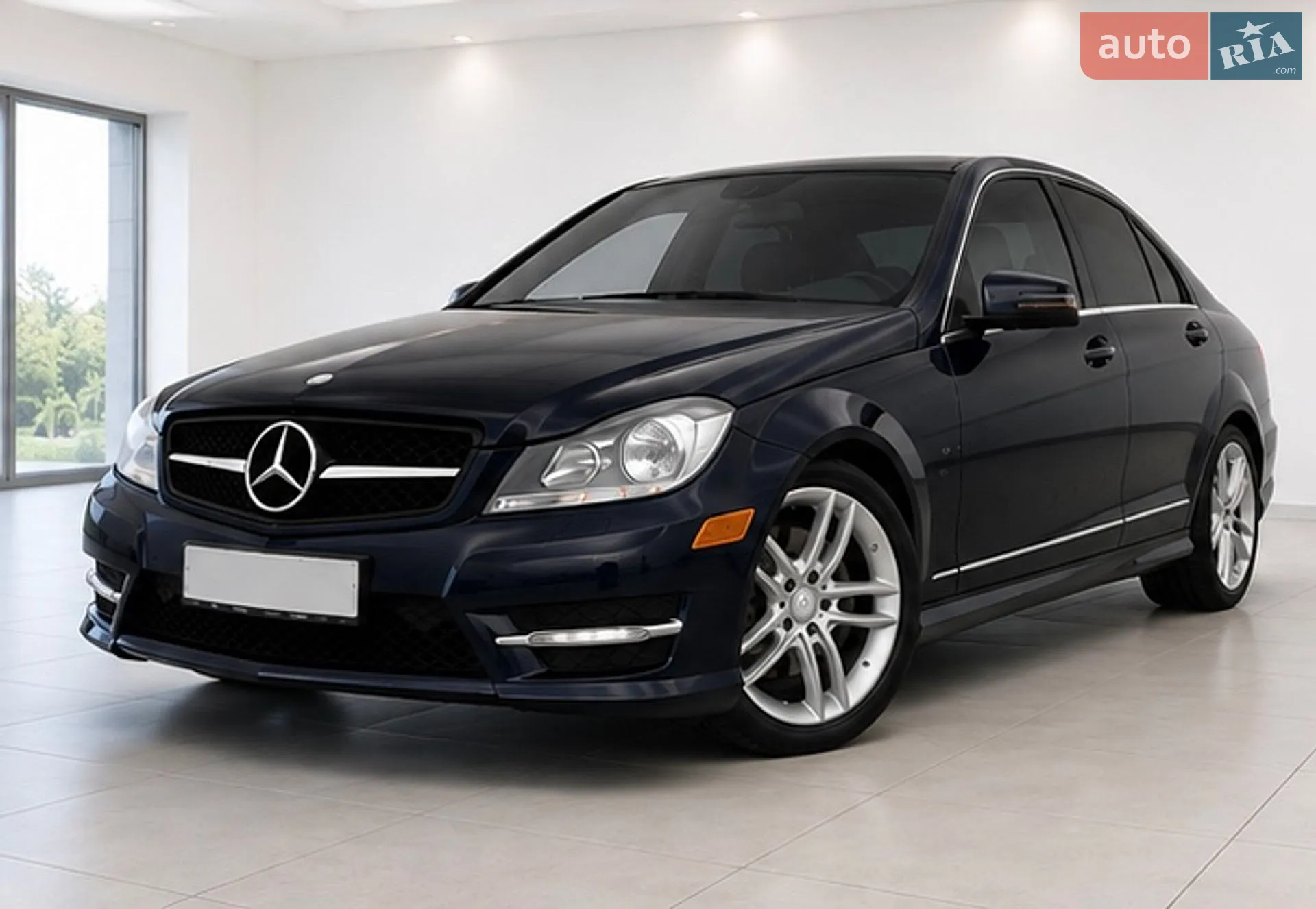 Mercedes-Benz C-Class 2012 VIN WDDGF4HB3DA785663 фото оголошення 4 з 18