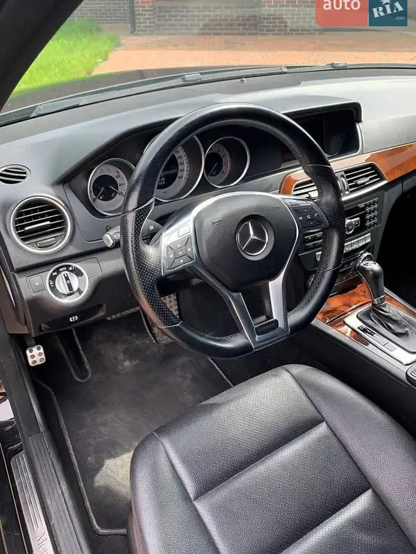Mercedes-Benz C-Class 2013 VIN WDDGF8AB5DR281201 фото оголошення 4 з 49