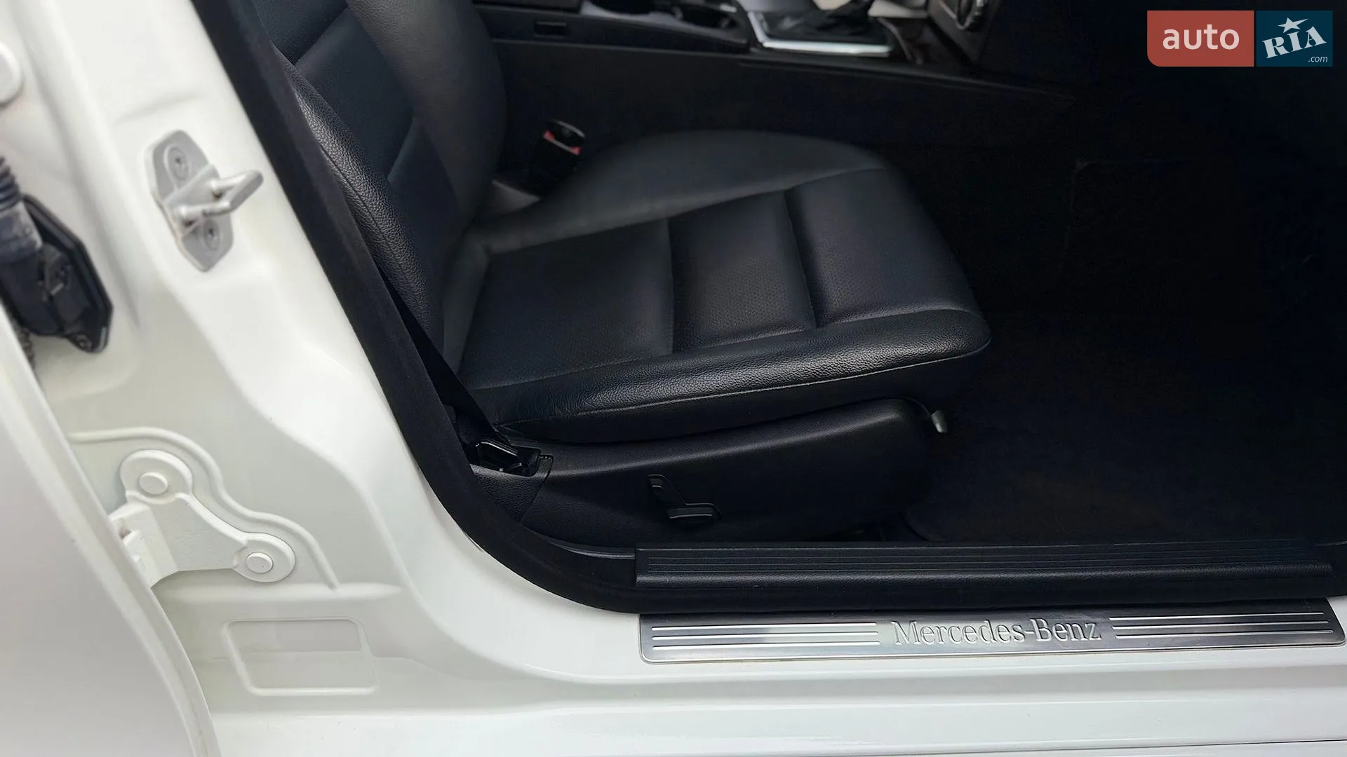 2013 Mercedes-Benz C-klasse - мініатюра 36