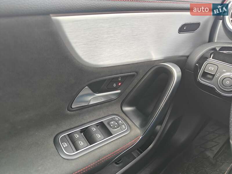 Седан Mercedes-Benz CLA-Class 2021 в Дніпрі