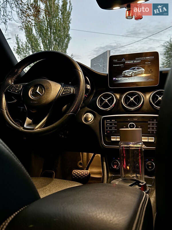 Седан Mercedes-Benz CLA-Class 2018 в Днепре