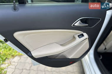 Седан Mercedes-Benz CLA-Class 2018 в 