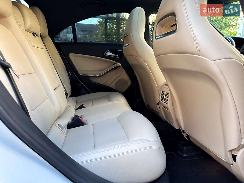 Седан Mercedes-Benz CLA-Class 2018 в Киеве