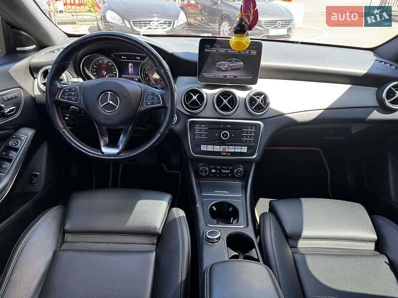 Седан Mercedes-Benz CLA-Class 2018 в Киеве