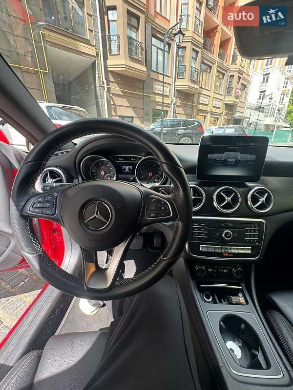 Седан Mercedes-Benz CLA-Class 2017 в Киеве