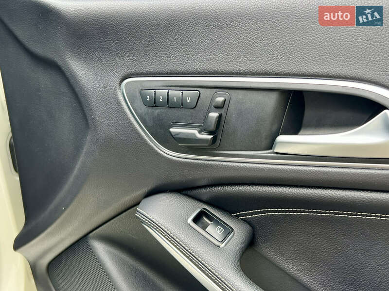 Седан Mercedes-Benz CLA-Class 2015 в Валках