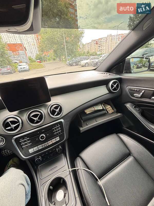 Седан Mercedes-Benz CLA-Class 2018 в Киеве