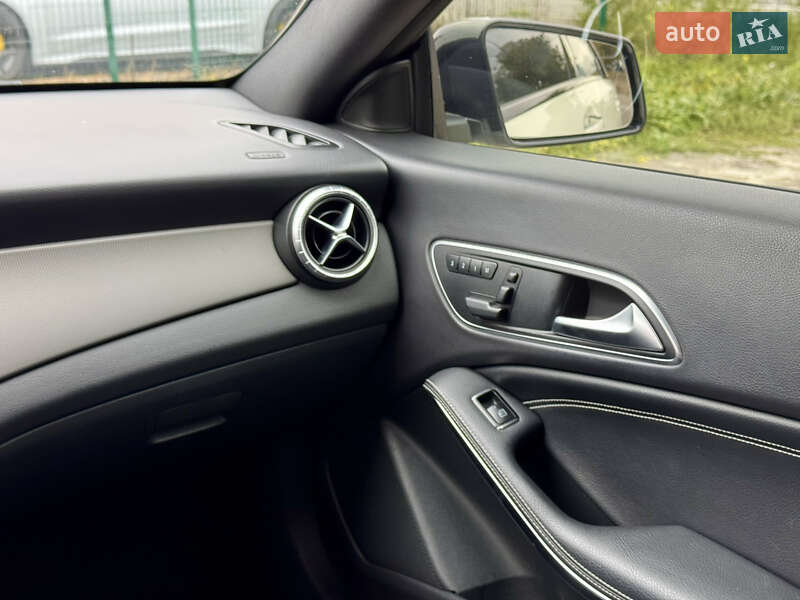 Седан Mercedes-Benz CLA-Class 2016 в Киеве