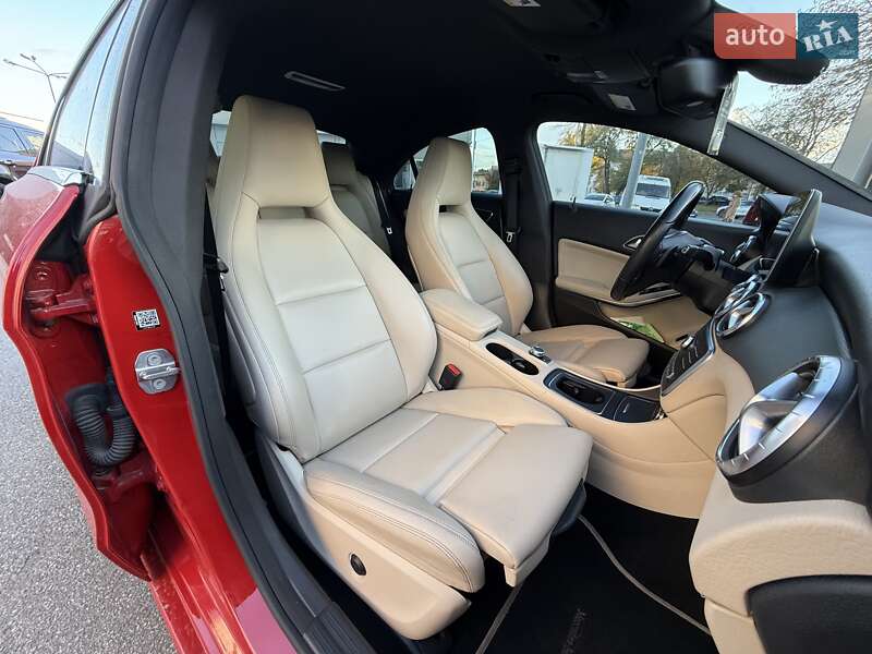 Седан Mercedes-Benz CLA-Class 2018 в Києві