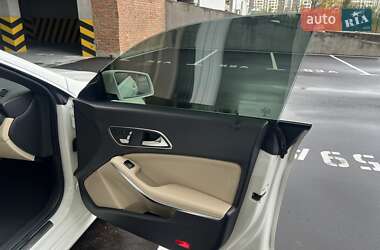 Седан Mercedes-Benz CLA-Class 2018 в Киеве