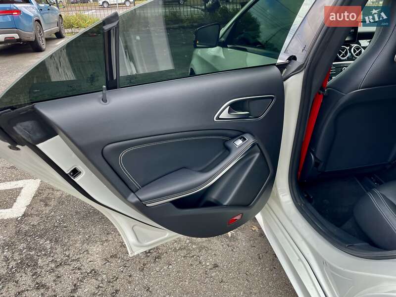 Седан Mercedes-Benz CLA-Class 2016 в Киеве фото 26 Седан Mercedes-Benz CLA-Class 2016 в Киеве