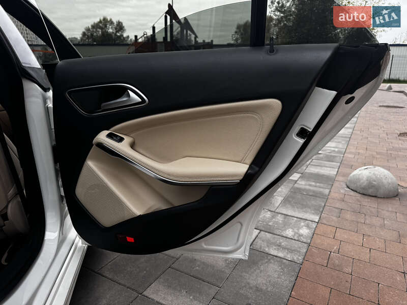 Седан Mercedes-Benz CLA-Class 2018 в Киеве