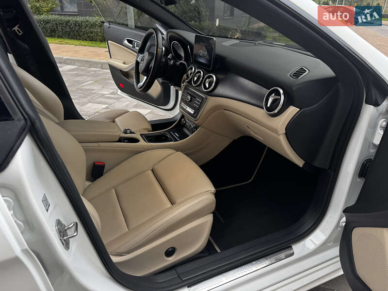 Седан Mercedes-Benz CLA-Class 2018 в Киеве