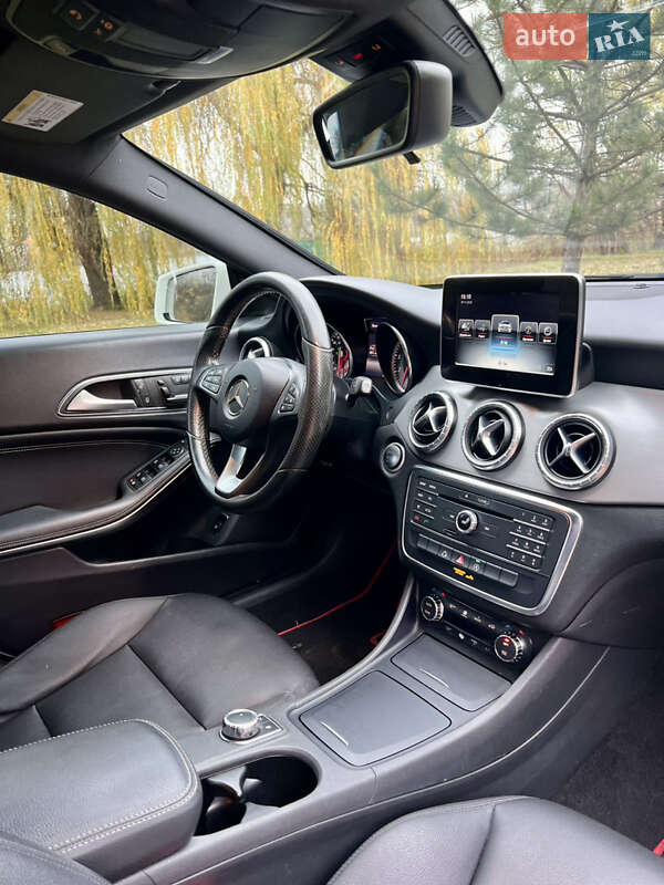Седан Mercedes-Benz CLA-Class 2015 в Валках