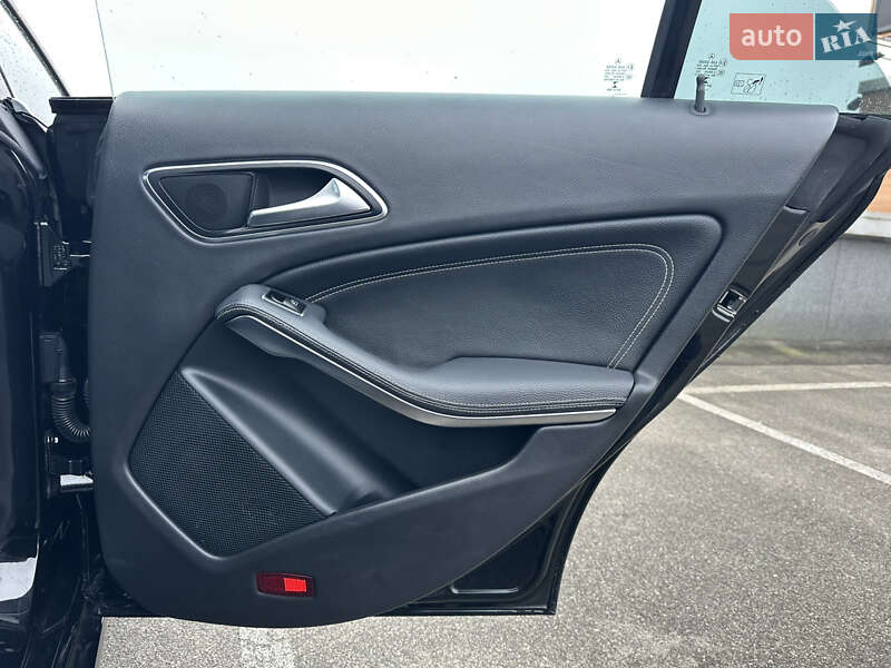 Седан Mercedes-Benz CLA-Class 2016 в Киеве