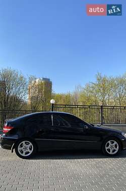 Купе Mercedes-Benz CLC-Class 2009 в 