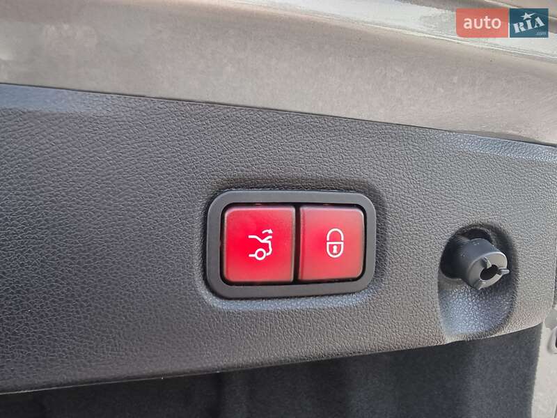 Седан Mercedes-Benz CLS-Class 2014 в Киеве фото 41 Седан Mercedes-Benz CLS-Class 2014 в Киеве