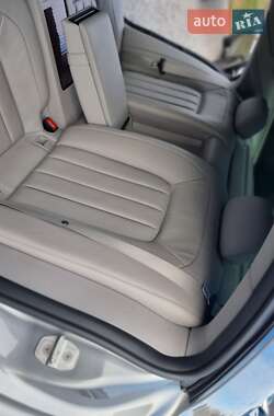 Седан Mercedes-Benz CLS-Class 2014 в  фото 70 Седан Mercedes-Benz CLS-Class 2014 в