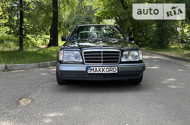 Купе Mercedes-Benz E 200 1995 в Киеве