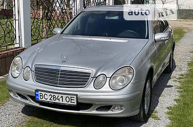 Седан Mercedes-Benz E 200 2004 в Львове