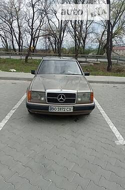 Седан Mercedes-Benz E 200 1989 в Тернополі