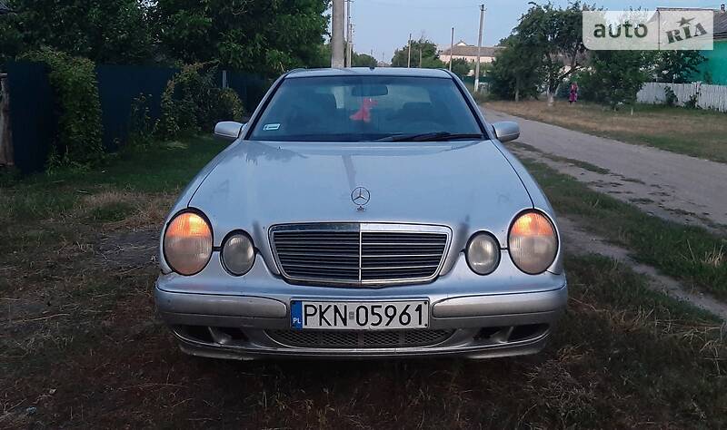 Mercedes-Benz E 220