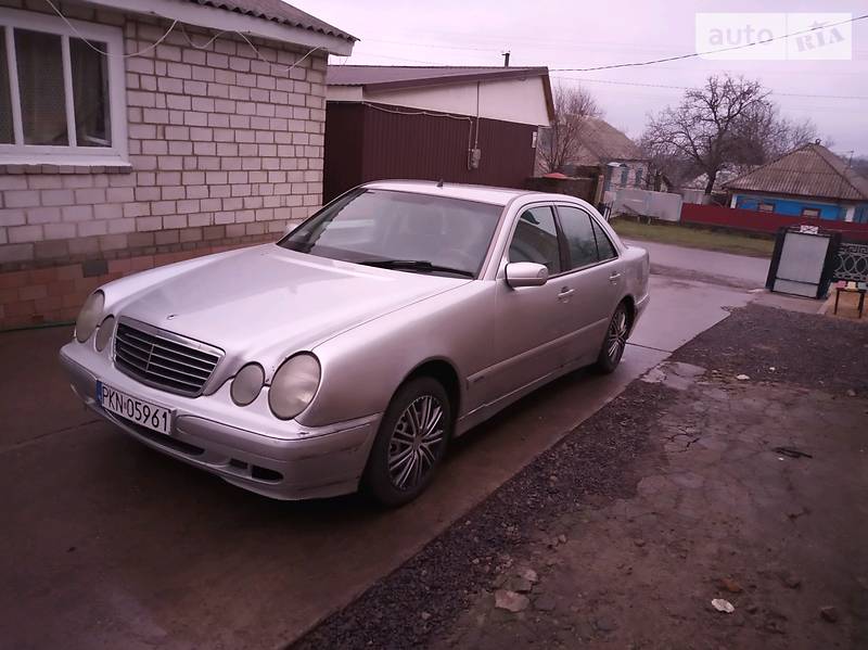 Mercedes-Benz E 220 DOBRUY STAN