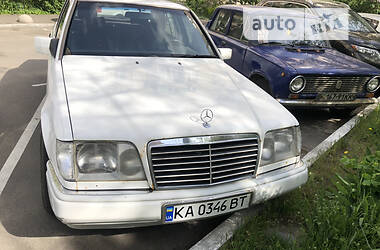 Седан Mercedes-Benz E 220 1994 в Вышгороде