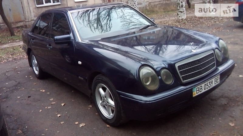 Mercedes-Benz E 230