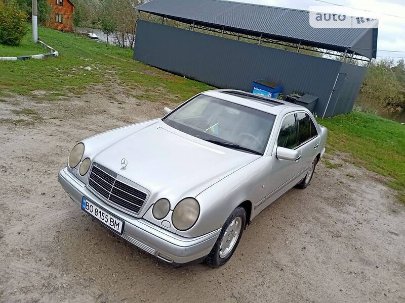 Mercedes-Benz E 230