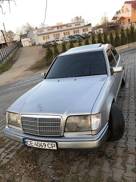 Седан Mercedes-Benz E 250 1994 в Черновцах