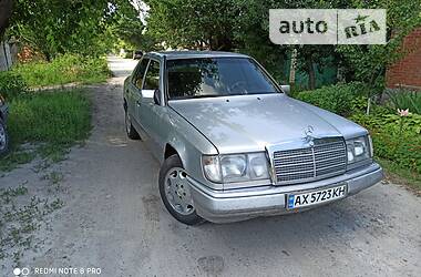 Седан Mercedes-Benz E 300 1991 в Харькове