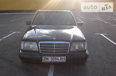 Седан Mercedes-Benz E 300 1995 в Кропивницком