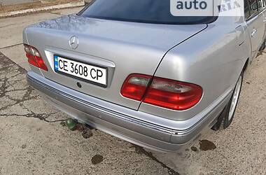 Седан Mercedes-Benz E 320 2001 в Черновцах