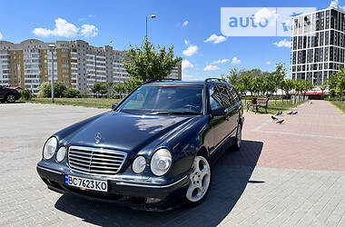 Седан Mercedes-Benz E 430 2000 в Львові