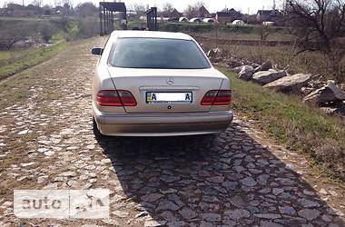 Седан Mercedes-Benz E-Class 2001 в Запоріжжі