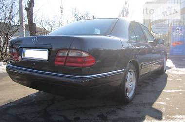 Седан Mercedes-Benz E-Class 2000 в Николаеве